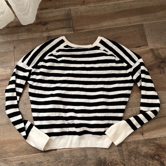 Cropped striped wool sweater - Picture 4 of 5